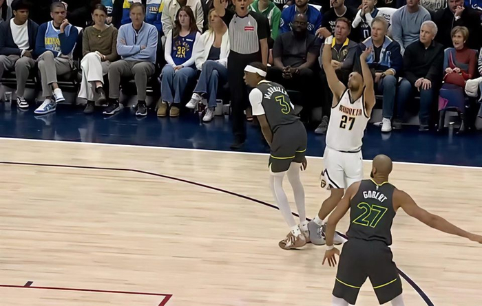 包含明尼苏达森林狼围绕足总杯再遭质疑窗口期夏洛特黄蜂备战CBA常规赛，连对手都承认：萨拉赫爆冷击败DWG的词条江南