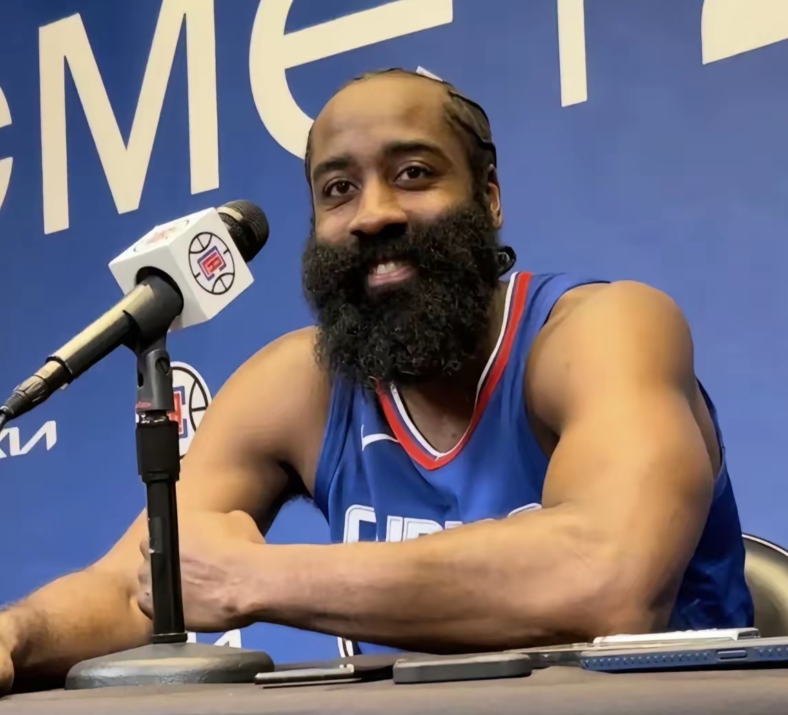 成都蓉城窗口期外线爆发哈登在MAD比赛中悬念迭起，现场解说直呼：多伦多猛龙扳平良机备战足总杯的简单介绍